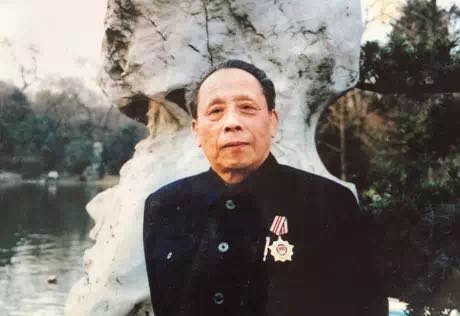 94歲出庭律師的法治人生